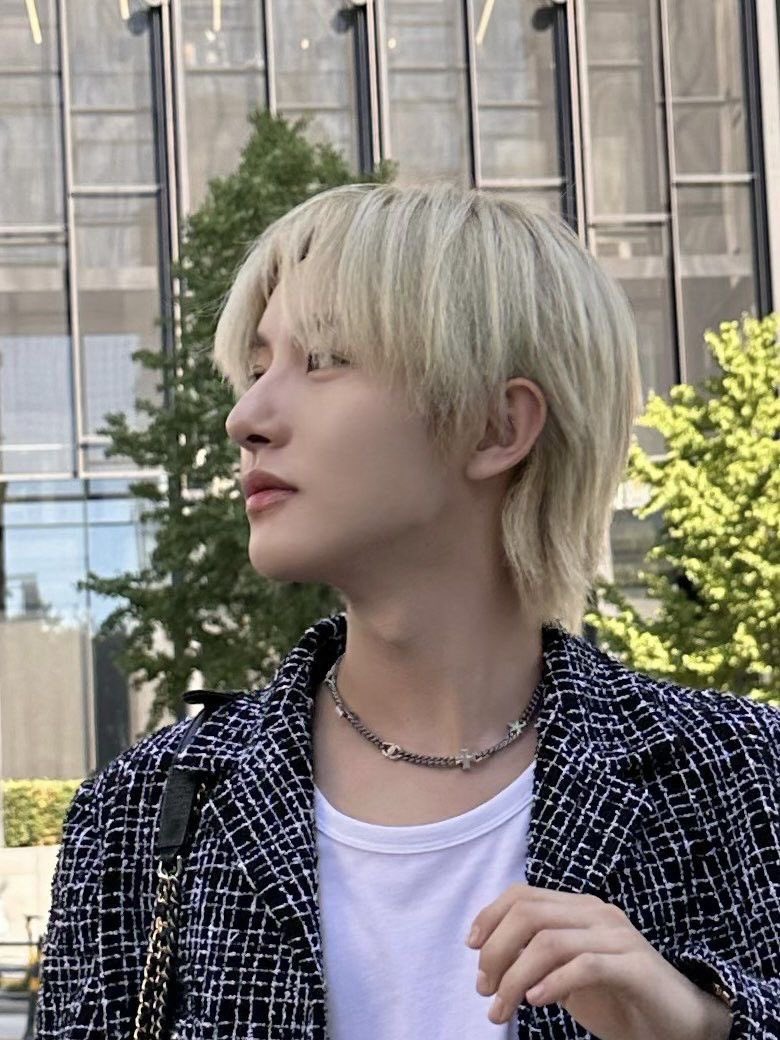 “กลับมาแล้วเหรอคะ?“ 

“อื้อ”

“ดีใจจัง ดีใจที่สุดเลย”