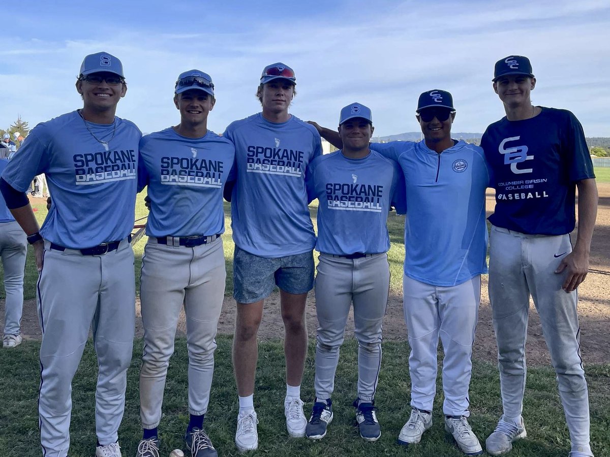 Summer ball ➡️ fall ball #SoxAreHot 

(L-R) Braiden Boyd, Joe Thornton, Carson Boesel, Reese Vassar, Xander Orejudos and Chase Hansen.