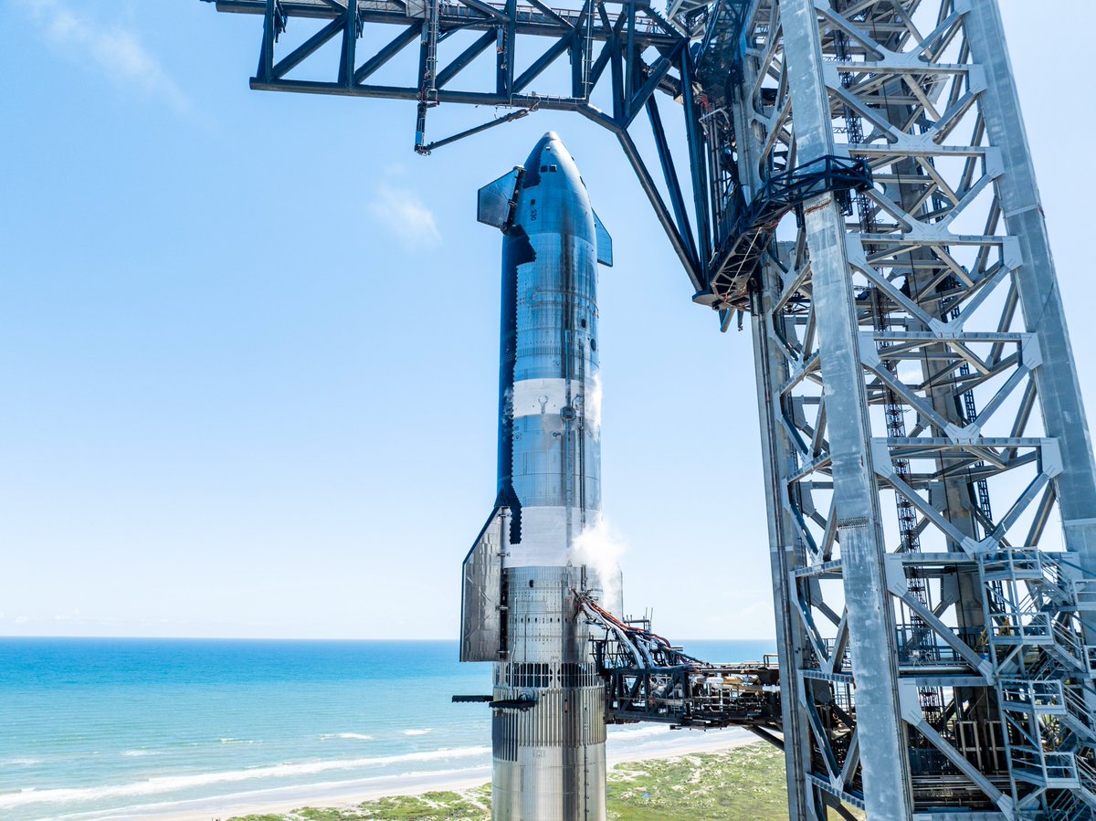 SpaceX tweet media