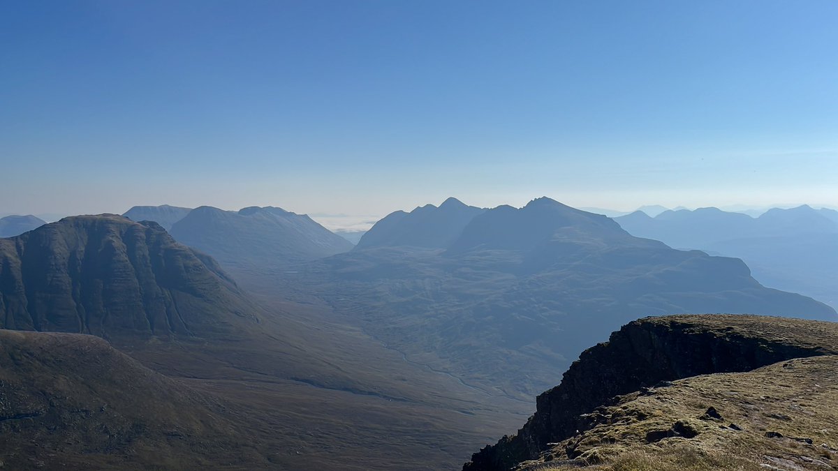 fleurrbie's tweet photo. I barely know where to start ❤️
An exceptional few days in Torridon.
Beinn Alligin took my breath away 🥲
A weekend of sunshine and raw loveliness in the most glorious part of Scotland… ⛰️♥️⛰️ https://t.co/lmDBUEdAXV