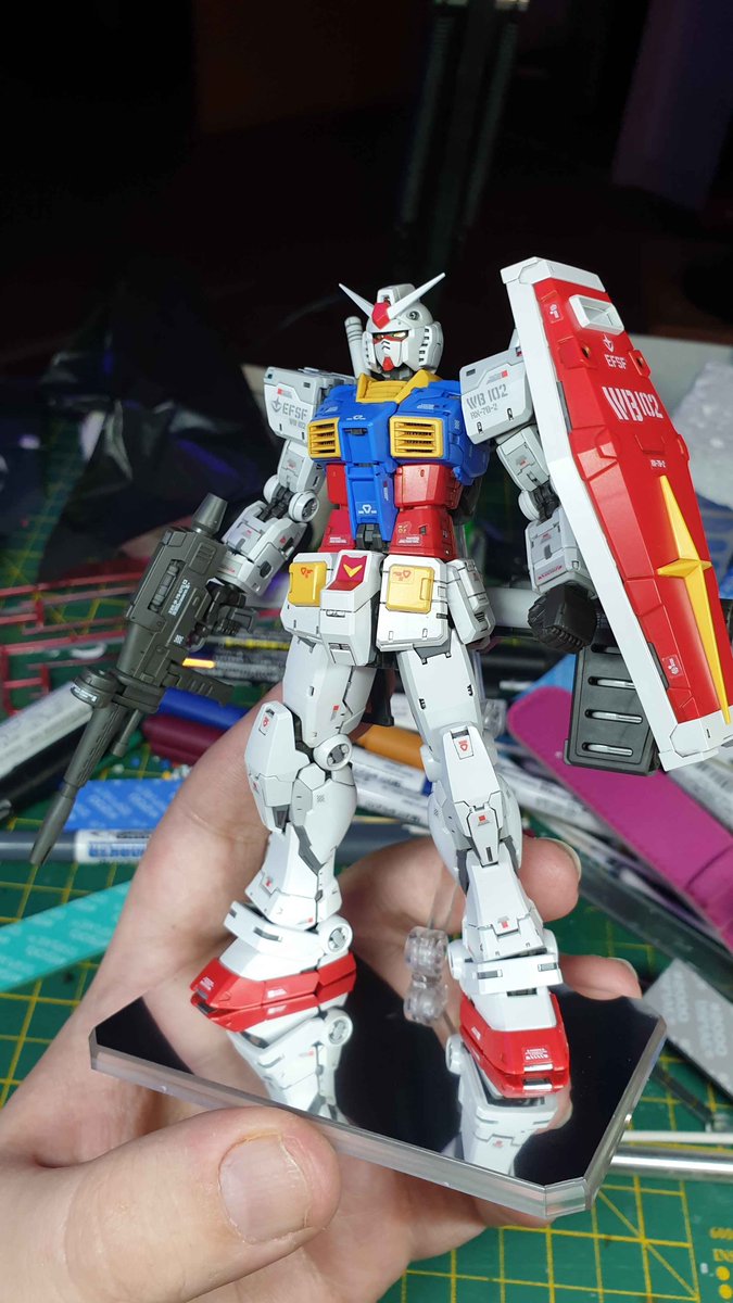 RaynBuilds's tweet photo. Spent some time finishing this up while dealing with a terrible cold, but the RG 2.0 RX-78-2 Gundam is an incredible kit ; u ;

(added a lil paint here and there, panel lining, marking decals)

#ガンプラ #gunpla https://t.co/LezdwGo3As