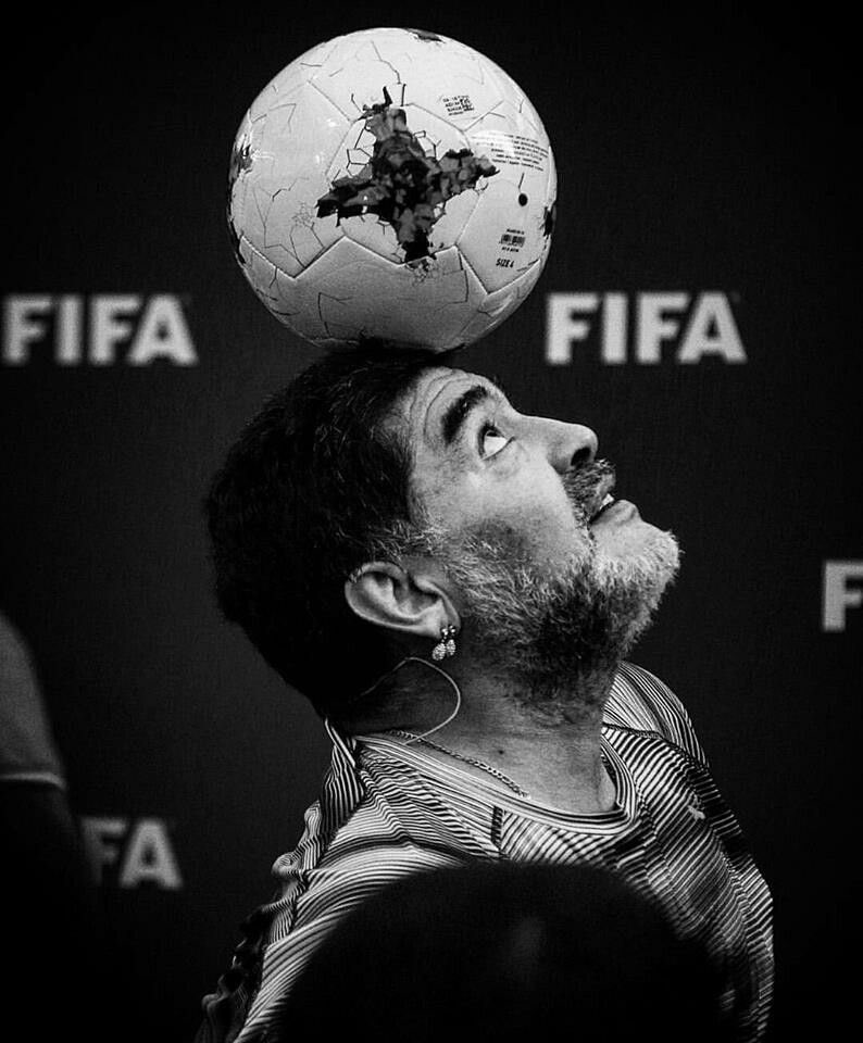 Algún día, los hijos de tus hijos preguntarán por él. Y les dirás que fue, es y será el mejor de toda la historia.

#DiegoEterno #ElDiezPerfecto