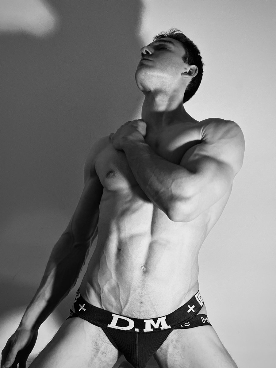 STUDIO1240's tweet photo. Jimmy @jimmytroy58 #muscle #musclebuilding #musclestud #malephysique #malephysiquemodel #musclephysique #muscularmodel #muscleworship #malemuscleworship #malemuscle #musclemodel #shotoniphone https://t.co/vx0ut6XHQJ