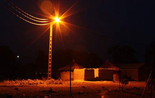 Nouveau souffle pour nos villages! Grâce à l’appui de la BOAD, l’accès à l’électricité en zone rurale s’intensifie au #Togo. Une étape vers un développement harmonieux, où nos traditions brillent sous une nouvelle lumière. 🇹🇬 #EnergiePourTous #TogoCulture
