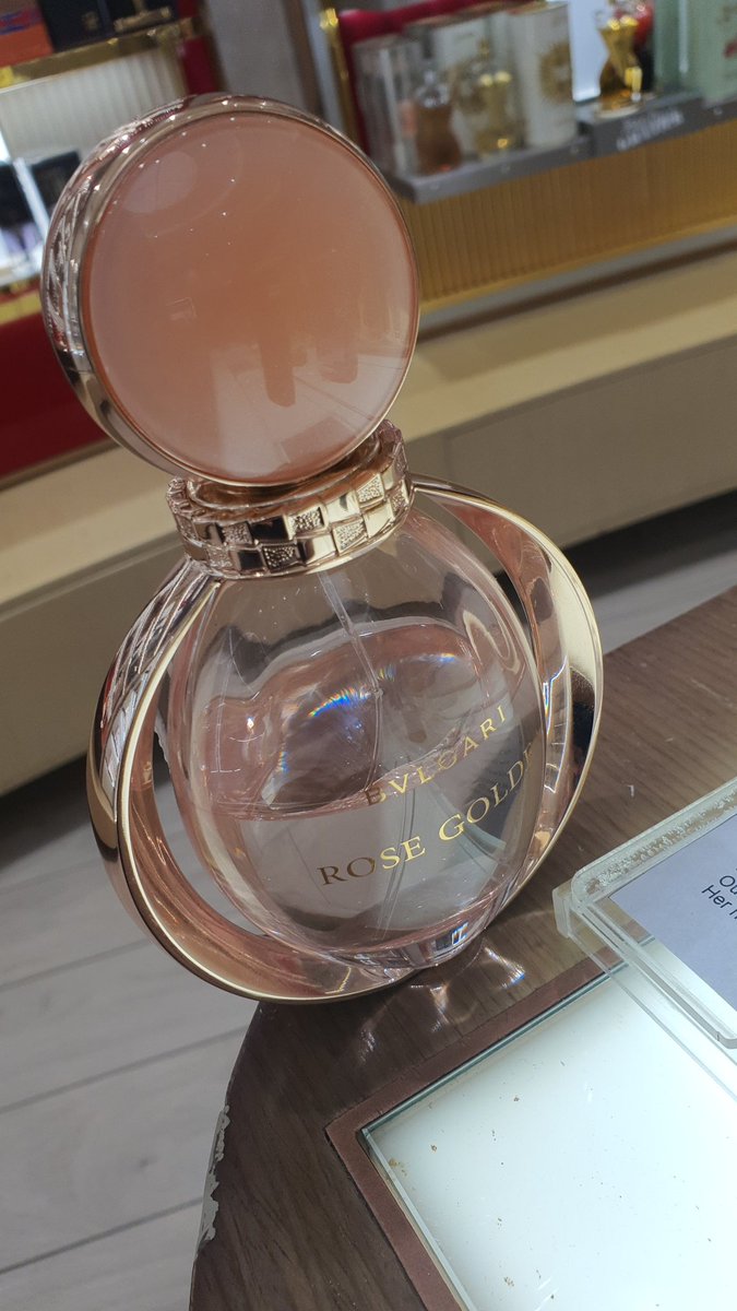 kookee5076's tweet photo. #رابطة_عشاق_العطور 
عطر بولغاري روز جولديا يعطي انطباعًا رائعًا ولافتًا للأنظار. إنه يجمع بين الأناقة الكلاسيكية والجاذبية العصرية بتركيبته الزهرية الفاخرة. يعطي شعورًا بالأنوثة والجمال.❤ https://t.co/ZcEjjpAOos
