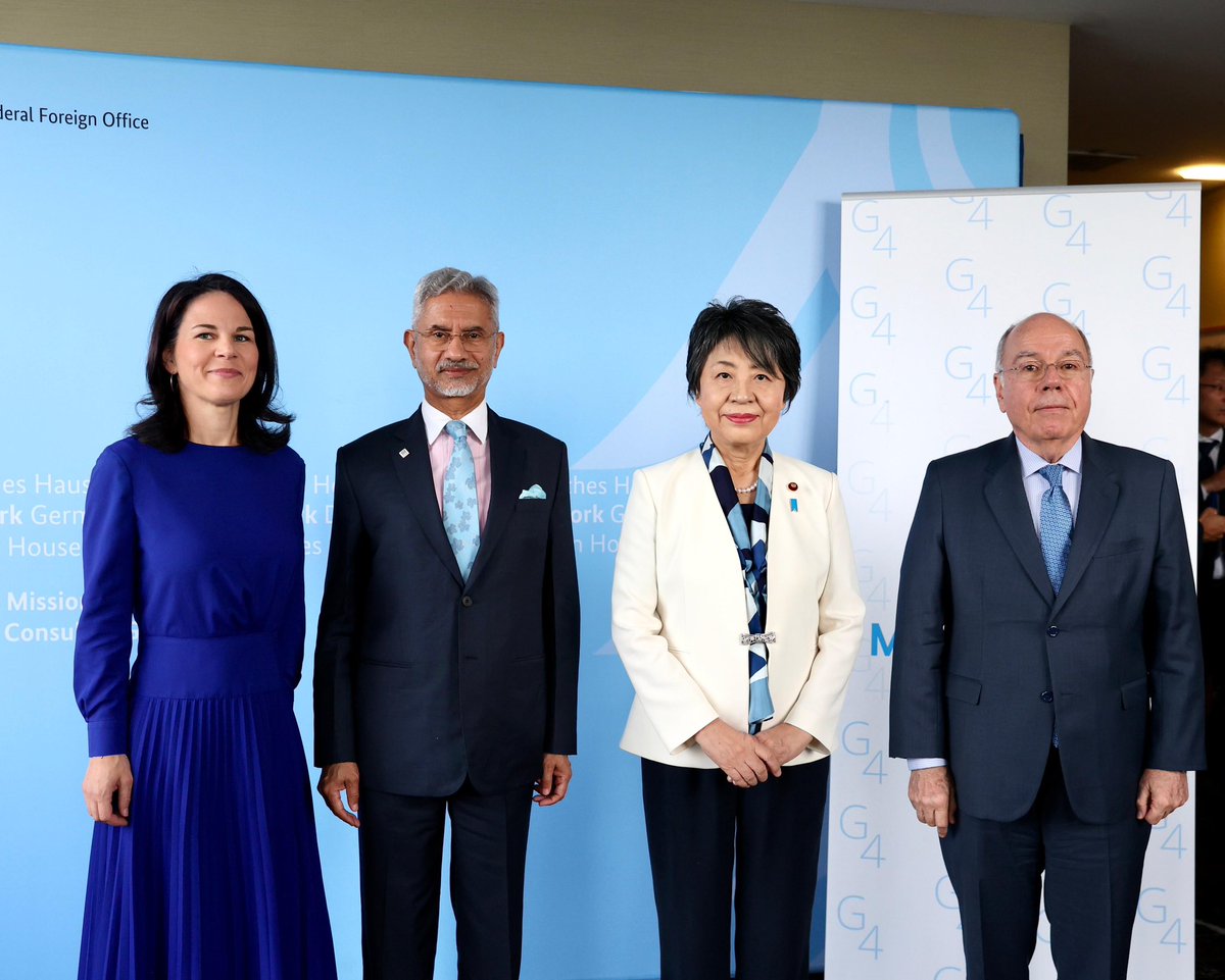DrSJaishankar's tweet photo. Glad to join the traditional #G4 Foreign Ministers Meeting along with colleagues @ABaerbock, @Kamikawa_Yoko and Mauro Vieira in New York today. 

G4 reaffirmed its commitment for an urgent reform of the United Nations Security Council through Text Based Negotiations. 

🇮🇳 🇩🇪 🇧🇷 🇯🇵
#UNGA79