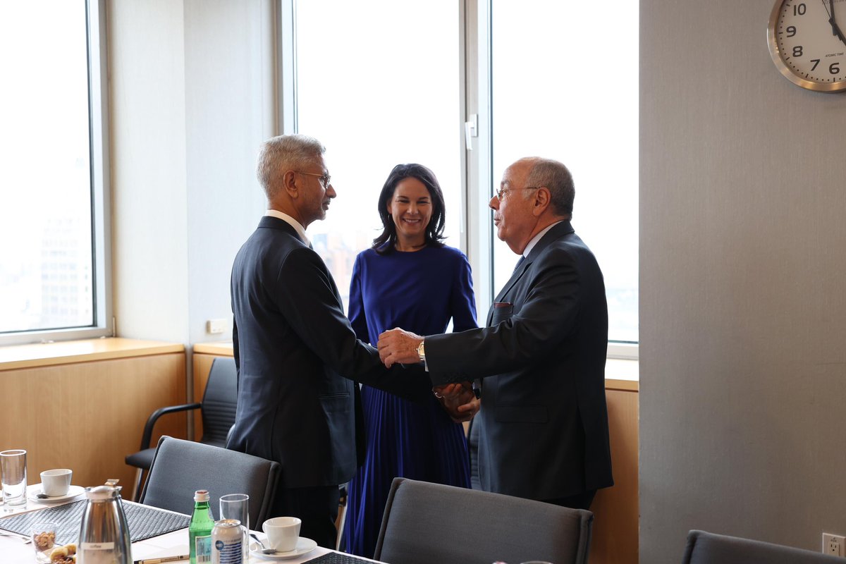 DrSJaishankar's tweet photo. Glad to join the traditional #G4 Foreign Ministers Meeting along with colleagues @ABaerbock, @Kamikawa_Yoko and Mauro Vieira in New York today. 

G4 reaffirmed its commitment for an urgent reform of the United Nations Security Council through Text Based Negotiations. 

🇮🇳 🇩🇪 🇧🇷 🇯🇵
#UNGA79