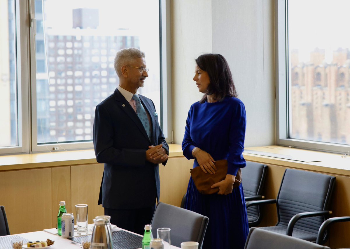 DrSJaishankar's tweet photo. Glad to join the traditional #G4 Foreign Ministers Meeting along with colleagues @ABaerbock, @Kamikawa_Yoko and Mauro Vieira in New York today. 

G4 reaffirmed its commitment for an urgent reform of the United Nations Security Council through Text Based Negotiations. 

🇮🇳 🇩🇪 🇧🇷 🇯🇵
#UNGA79