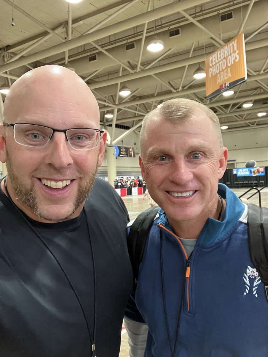 GNJS8's tweet photo. Got to meet Mr. Eckstein @FANEXPOCANADA in August!
Loved the baseball chat, super amazing guy too
#Baseball https://t.co/BpgTtBg9NZ
