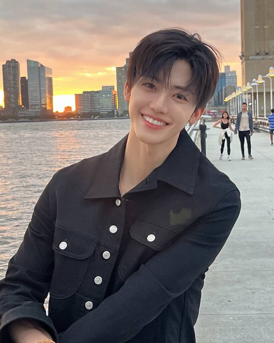 najaeispua's tweet photo. ไอเชี่ยยยยยยยยยยยยยยยยยยยยยยย ร้องไห้ได้เลยว่ะกุ ㅠㅠㅠㅠㅠㅠㅠㅠㅠ ความหล่อพี่แจมินสร้างบาร์ไว้สูงปี๊ดเลยมึง bf material แบบล้านเปอเสนแฟนไม่ต้องมีเพราะสเปคทั้งหมดอยู่ที่พี่แจมินหมดแล้วชอบเขามาก จะตาย😭😭😭 https://t.co/MwKPh7ftL6