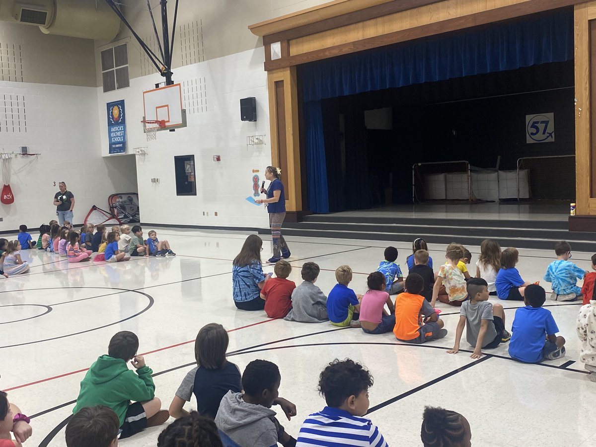 This past Friday, our whole school celebrated the International Day of Peace with a peaceful walk! Huge thanks to <a href="/IMPDEast/">IMPD East District</a> for keeping us safe and to all the parents who joined. Together, we’re building a more peaceful community! <a href="/Mrs_Lovan/">Mrs. Lovan | School Social Worker</a> <a href="/CamilleHaley90/">Camille Haley</a> <a href="/IPSSchools/">IPS</a>
