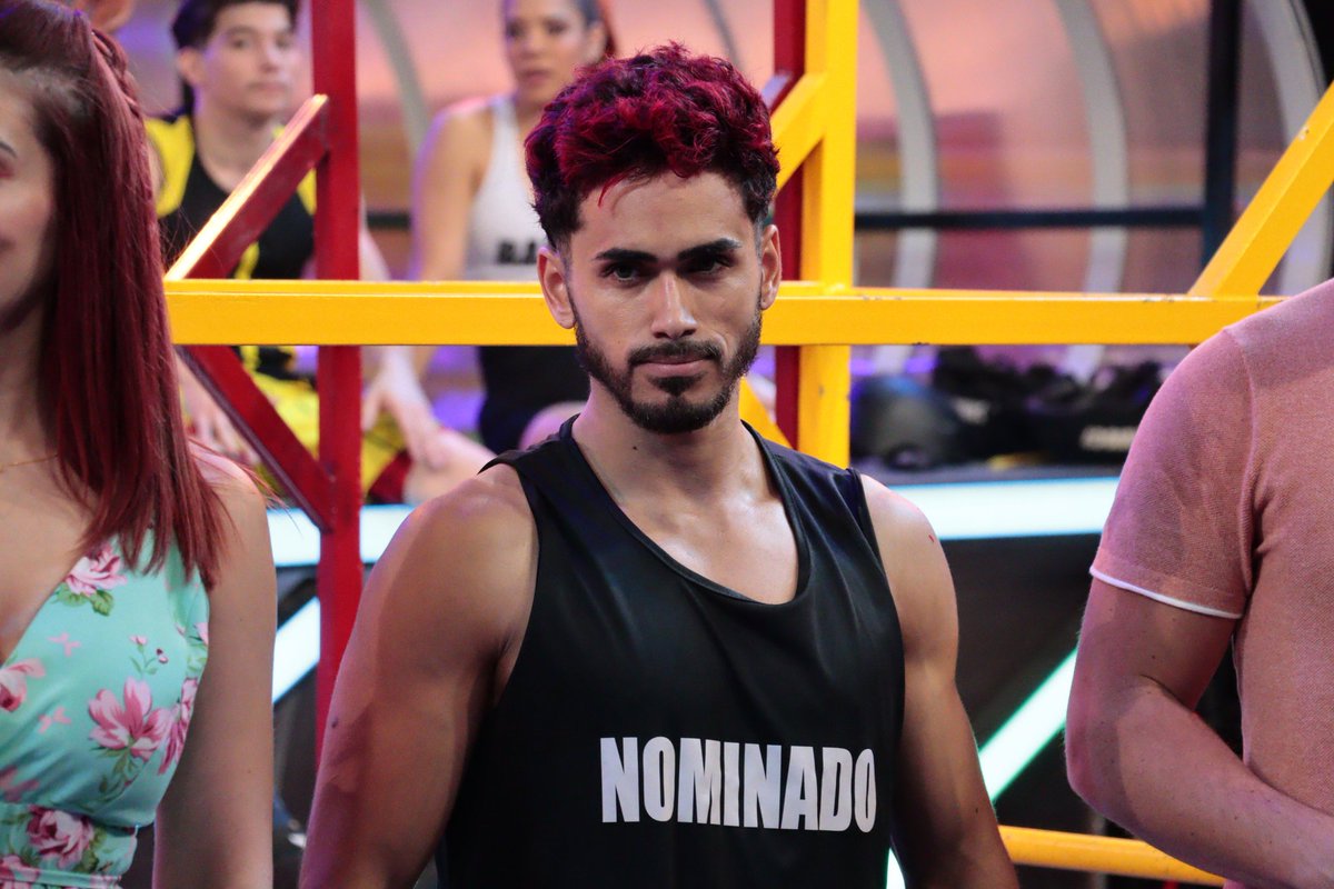Calle_7PY's tweet photo. #RodriC7 se convierte en el rival de #AthosC7. ⚫🫵
El equipo ROJO le dejó la responsabilidad de elegir NOMINADO a #ElvioC7. 💥
#Calle7Py 🟡🔴 https://t.co/xAXzRcLLEb