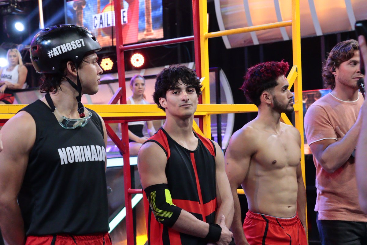 Calle_7PY's tweet photo. #RodriC7 se convierte en el rival de #AthosC7. ⚫🫵
El equipo ROJO le dejó la responsabilidad de elegir NOMINADO a #ElvioC7. 💥
#Calle7Py 🟡🔴 https://t.co/xAXzRcLLEb