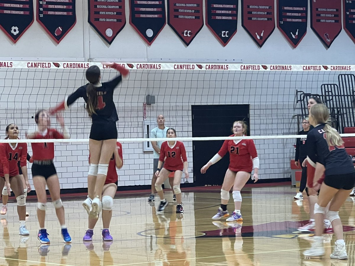 Freshman Volleyball beats Salem 2-0