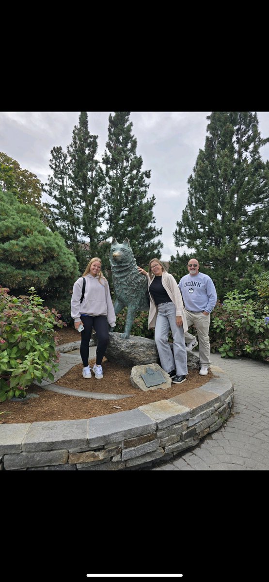 AngelaSasso24's tweet image. So blessed for a great visit @UConnSoftball !! Thank you so much to Coach V,Coach G, Coach Mac,and Coach Ash for having me!! GO HUSKIES💙❤️