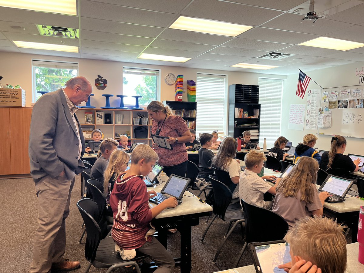 lwhanks's tweet image. Thank you Representative elect @utahhouse197141 Troy Shelley for visiting @JuabSD today in recognition of “legislator day in the classroom” week.  #Juabpride #243 #utpol #usba #ussa