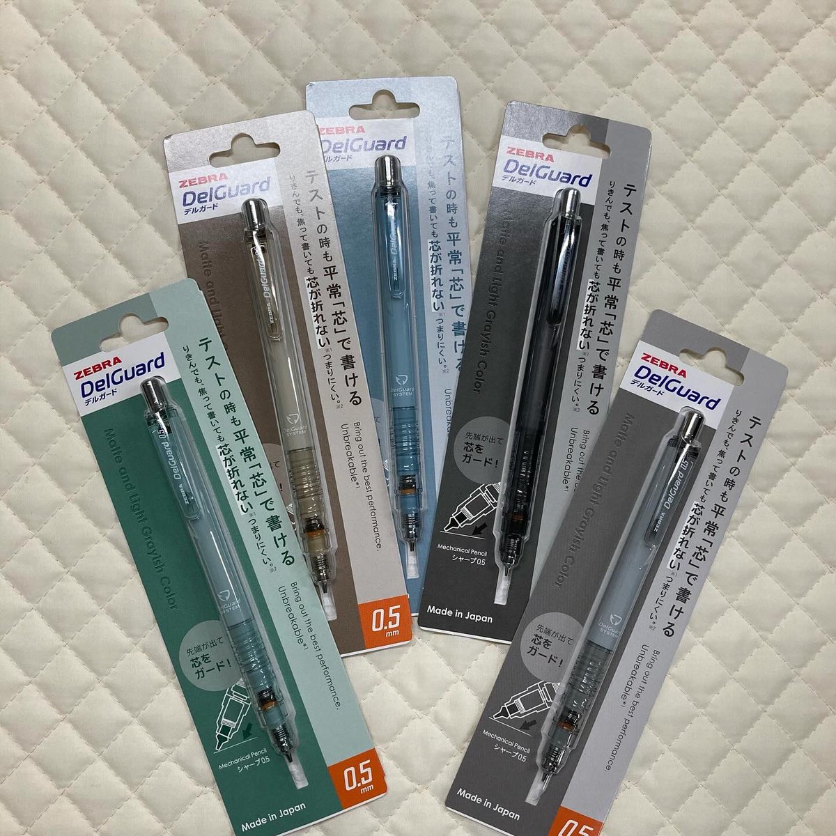 nagahama_shoten's tweet photo. シャープ芯が折れずに中に引っ込むシャープペンデルガードの新色のご紹介です
#zebra #delguard
#ステーショナリー #文房具 #文房具屋
#文房具好き #文房具好きさんと繋がりたい
#文房具マニア #長浜商店 #長浜 #ながはま
#ナガハマ #ナガハマ商店 #ナガハマ文具 https://t.co/H6afgd1n3b