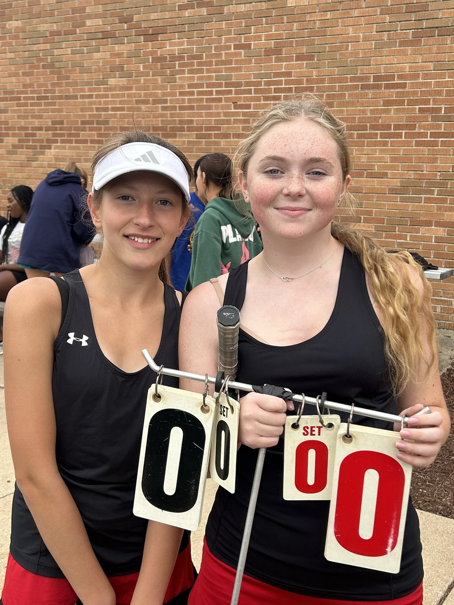 foxestennis's tweet photo. A little JV2 action today and some match play. Love the team support for each other. Happy HOCO Week! ❤️🥰🦊🎾@YHSAthletics115 https://t.co/ahUWB1Lkwt