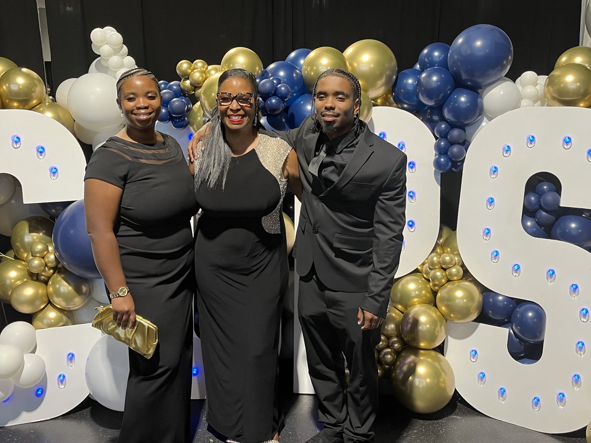 MorrowWildcats's tweet photo. This weekend we had the honor of celebrating our teacher of the year Georgina Moore-Hailes. Mrs. Hailes we are so proud of you. This honor is truly well deserved. You are an amazing educator and always puts your scholars first. @CrystalHaines16 @CCPSNews https://t.co/aKLEiS6Hsc