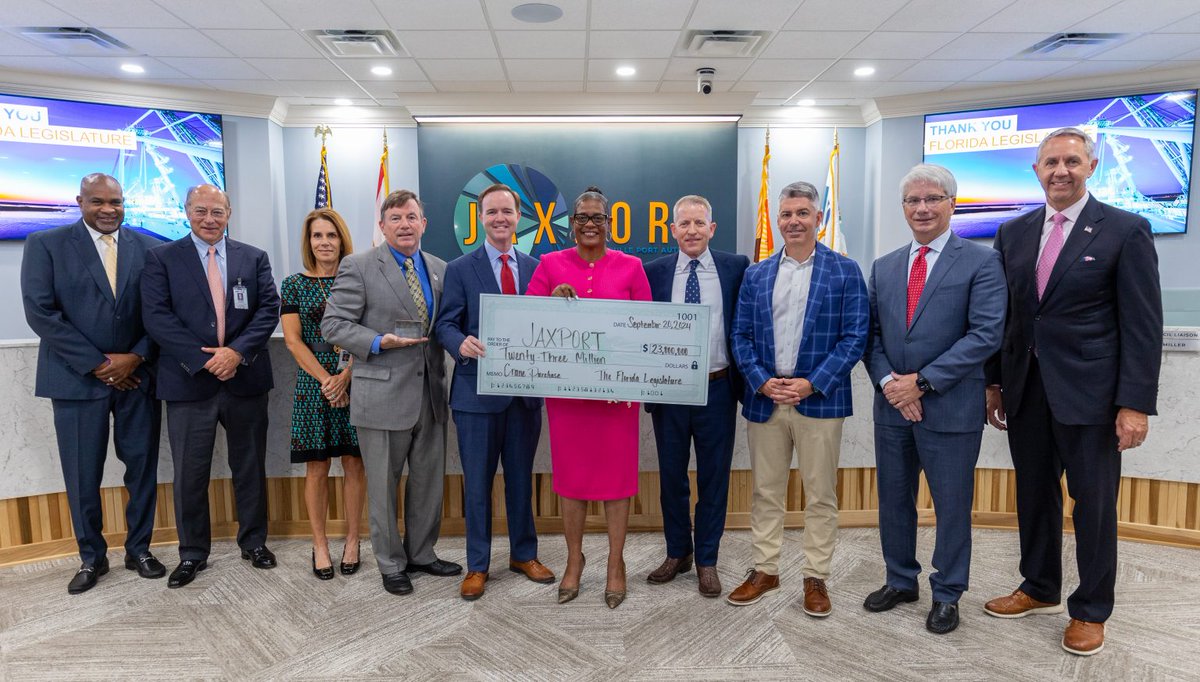 container_news's tweet photo. Florida legislators award JAXPORT US$23 million for crane upgrades
#JacksonvillePortAuthority #JAXPORT
https://t.co/t0FWUDX1Kb https://t.co/Cy7QgQ4vEj