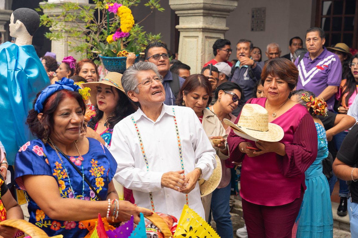 FMartinezNeri's tweet photo. Tuve el gusto de saludar a las y los integrantes del Sindicato Autónomo de Empleados y Trabajadores al Servicio del H. Ayuntamiento Constitucional del Municipio de Oaxaca de Juárez, quienes celebran 50 años de su constitución. 

¡Muchas felicidades por su aniversario! 

#AccionesQueTrascienden