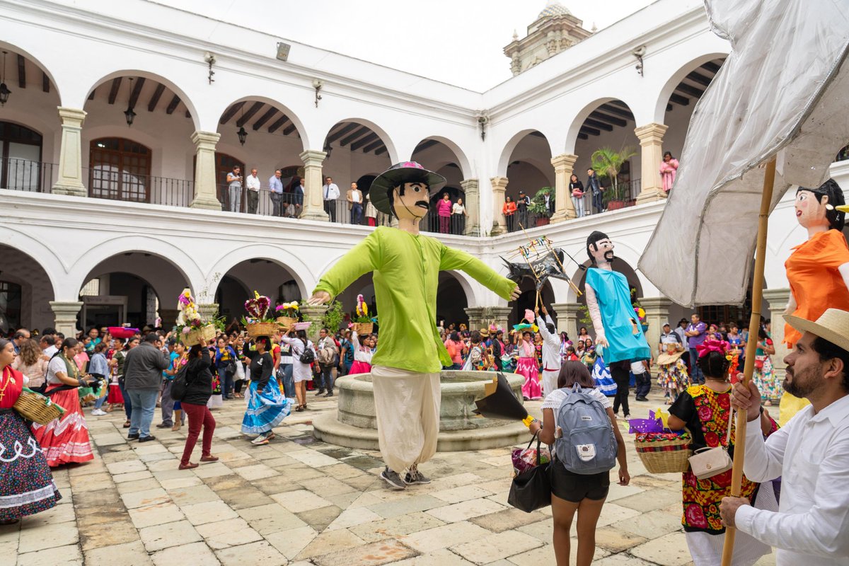 FMartinezNeri's tweet photo. Tuve el gusto de saludar a las y los integrantes del Sindicato Autónomo de Empleados y Trabajadores al Servicio del H. Ayuntamiento Constitucional del Municipio de Oaxaca de Juárez, quienes celebran 50 años de su constitución. 

¡Muchas felicidades por su aniversario! 

#AccionesQueTrascienden