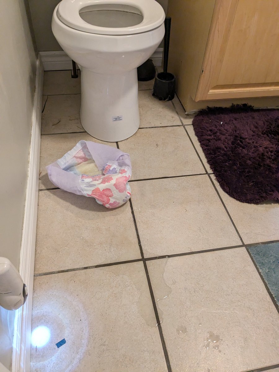 jaman4dbz's tweet photo. It started leaking before i got to the toilet 😖 I'm sorry i left a big puddle... 👉👈 https://t.co/lMnAbYGlUD