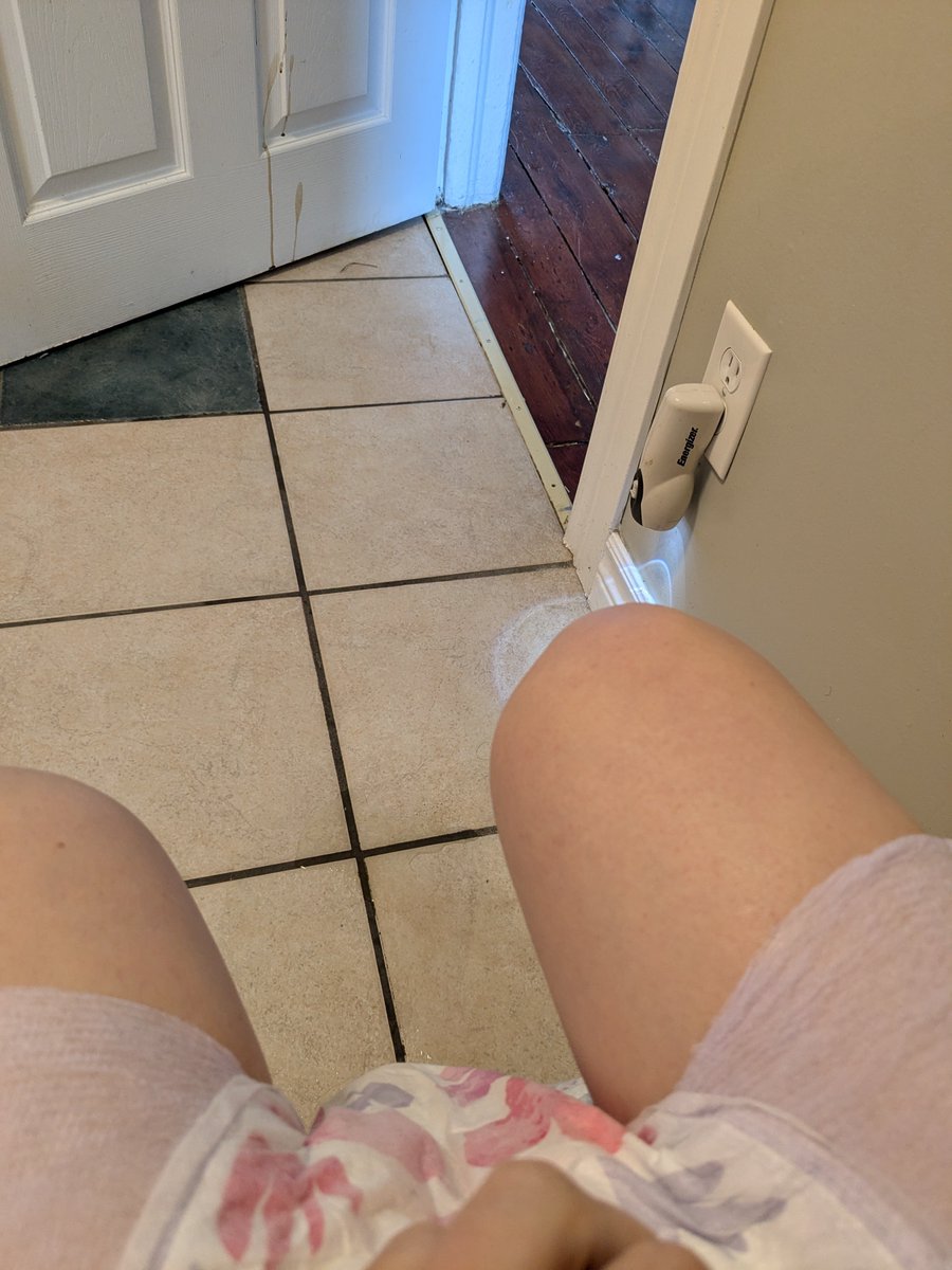jaman4dbz's tweet photo. It started leaking before i got to the toilet 😖 I'm sorry i left a big puddle... 👉👈 https://t.co/lMnAbYGlUD