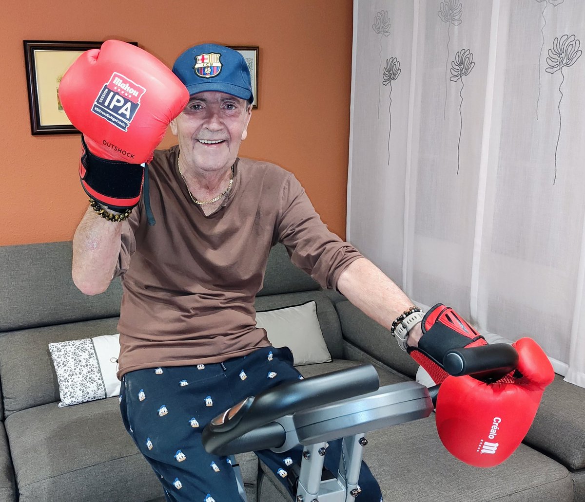 INTERNAUTAS mis amores, tumorru os acabaré de responderos que ahora aquí ya es muy tarde, muchas gracias corazones mios, un besazo os quiero, Bona nit ❤️😘👏✌️😇💪😴