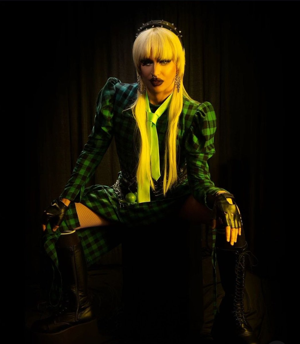 Happy fall season!!!!
📸 poe.mtl and Jean-sebastien Senecal 
#drag #dragqueen