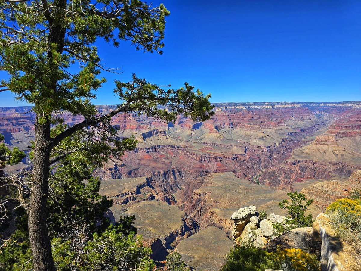 It's a very impressive hole in the ground 😉 Grand Canyon 

#travel, #photography, #solotravel, #wanderlust ,#roadtrip ,#adventure, #usa, #colorado, #nationalparks, #grandcanyon, #arizona