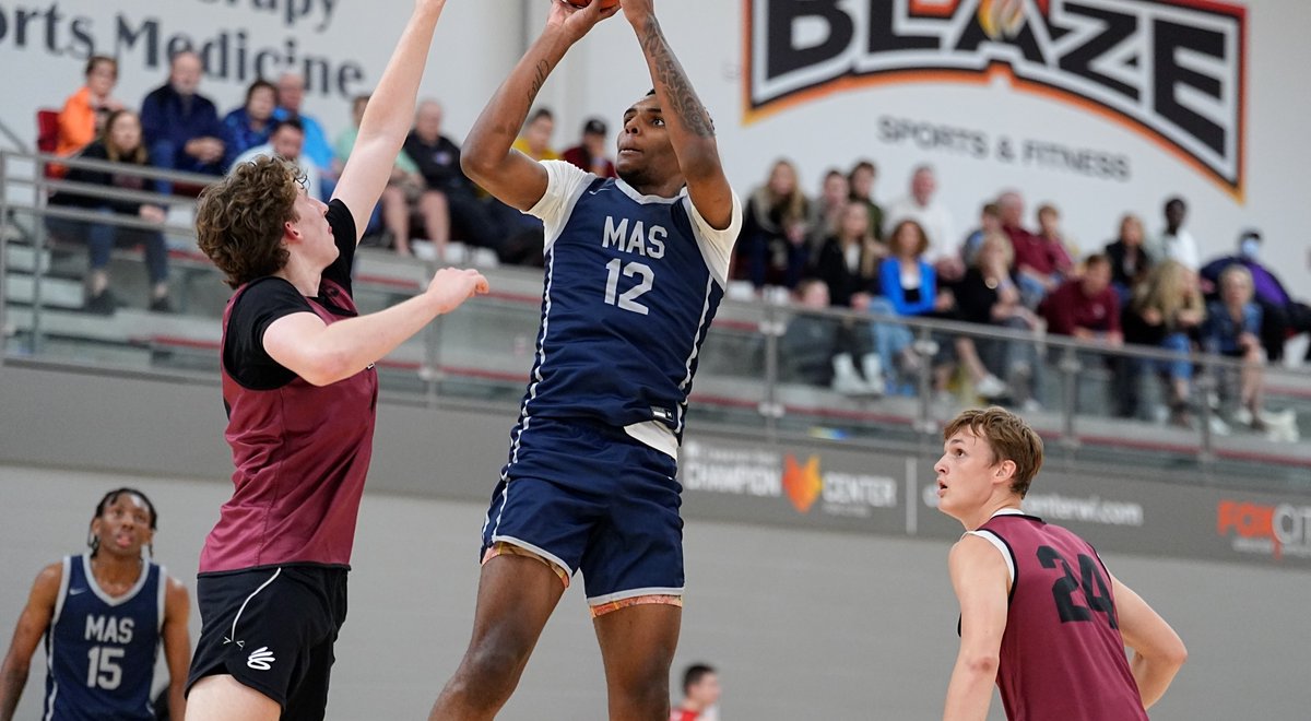 Phoenix Prep and former Milwaukee Academy of Science forward Devin Brown is off the board to Coastal Carolina.

"I’m happy where I’m at with Coastal. Any school that passed up on me, that’s gonna be their loss.”

ny2lasports.com/2025-pf-devin-…