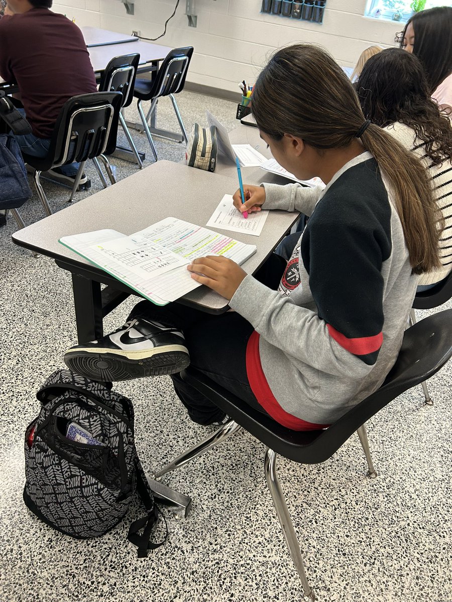 senorajenmorris's tweet image. I enjoyed watching the @LandstownEagles Chemistry students in Ms. Alves’ class use their organized notes and collaborative groups to review for their assessment tomorrow. #EagleEngagement #EagleNation