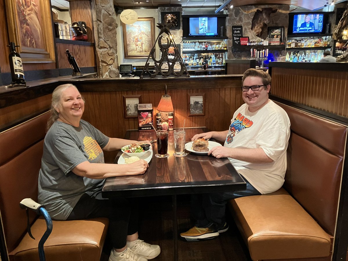 MichaelDaGaymer's tweet photo. I had such a great birthday! I went to longhorns for lunch with my mom and then came back to rest at home for a bit and then I opened my presents and had a red velvet cupcake. I want to thank everyone for all the birthday wishes 🥳🎉🎂🎈🎁 #HappyBirthday #Birthday #BirthdayGuy https://t.co/oNWJUR5NfW