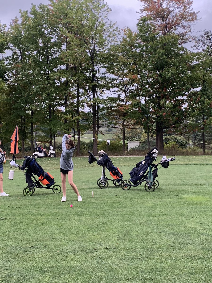 OFgirlsgolf's tweet image. Varsity beat Berea-Midpark 219-226 Monday evening at Seneca. The team was led by Ashley Veverka (51), Addison Mullen (53), Rachael Price (57) and Mya Hovan (58). The team is now 7-3 in the SWC and plays Amherst at home tomorrow for Senior Night. Nice job ladies!