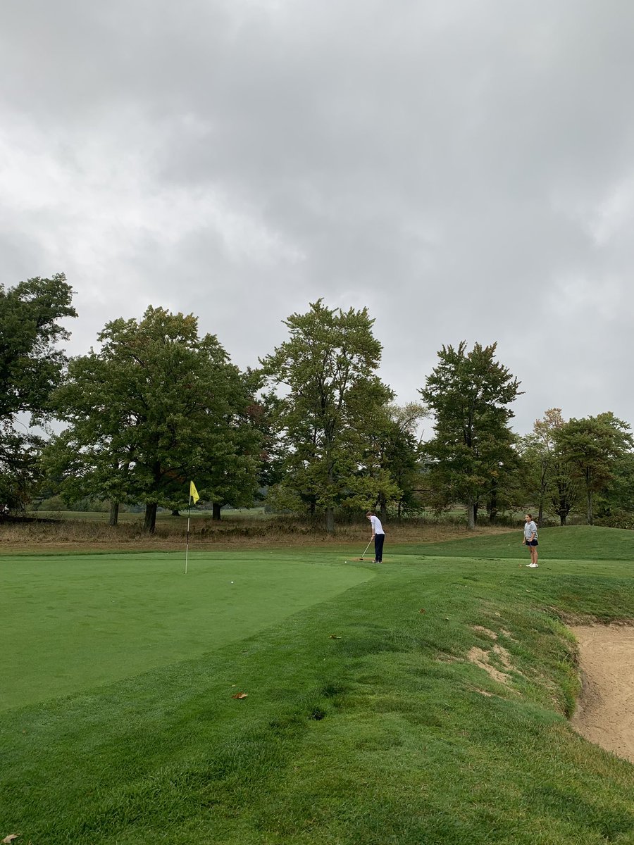 OFgirlsgolf's tweet image. Varsity beat Berea-Midpark 219-226 Monday evening at Seneca. The team was led by Ashley Veverka (51), Addison Mullen (53), Rachael Price (57) and Mya Hovan (58). The team is now 7-3 in the SWC and plays Amherst at home tomorrow for Senior Night. Nice job ladies!
