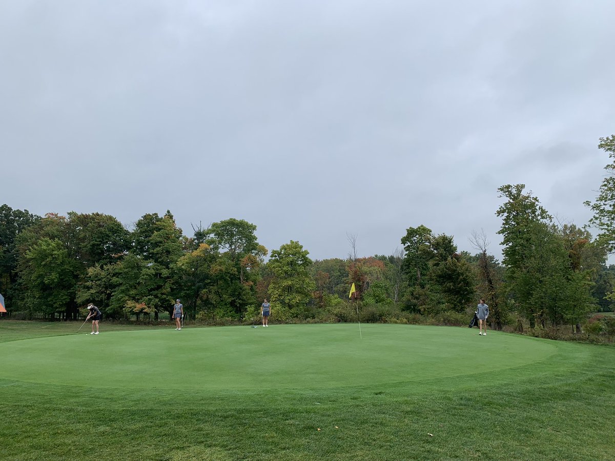 OFgirlsgolf's tweet image. Varsity beat Berea-Midpark 219-226 Monday evening at Seneca. The team was led by Ashley Veverka (51), Addison Mullen (53), Rachael Price (57) and Mya Hovan (58). The team is now 7-3 in the SWC and plays Amherst at home tomorrow for Senior Night. Nice job ladies!