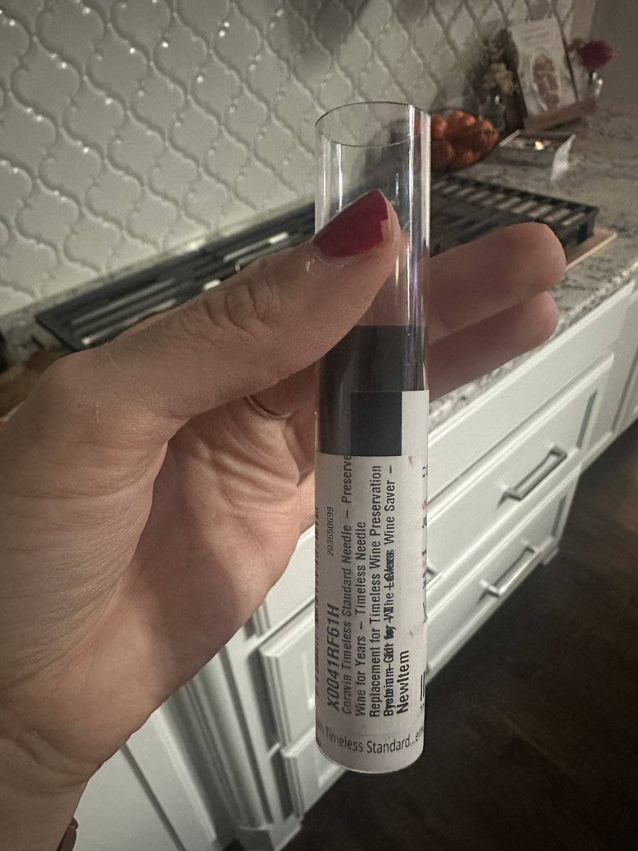 Ellyjayyy's tweet photo. @AmazonHelp hi! A piece of mail came, but the product was not in there. It looks like the top fell off, cause the product to be missing. Can you please resend? https://t.co/KCVCroV44L