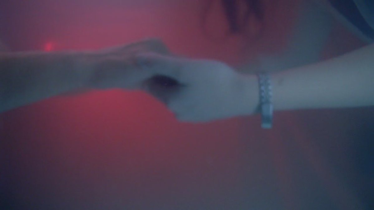 TheLOSTFans's tweet photo. “Pictures of hands can’t be sad.” 

#LOST : https://t.co/uXRzlEsZsm