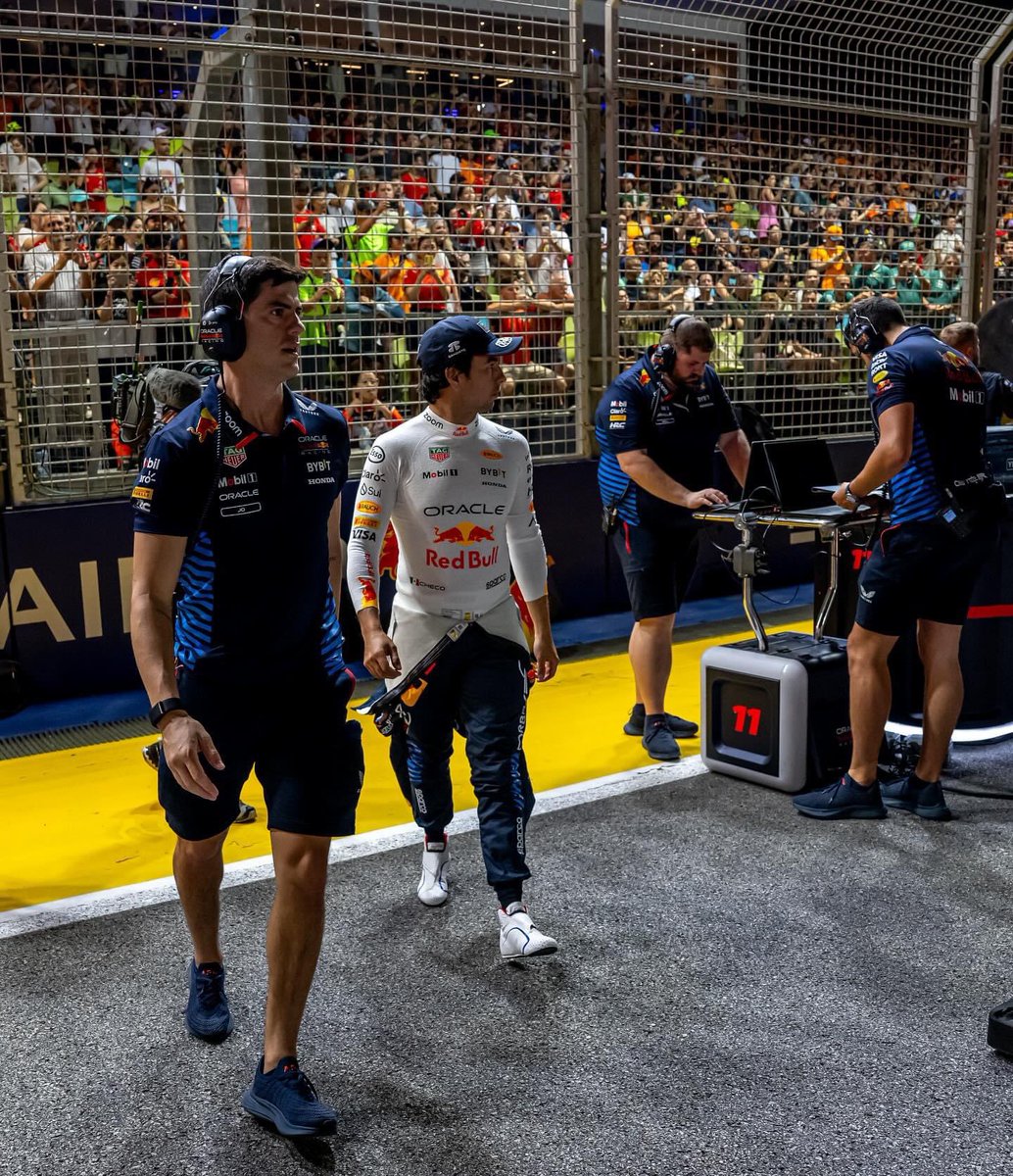 jocanamx's tweet photo. En el deporte como en la vida, mientras más retadoras sean las circunstancias mayor oportunidad de esforzarse y crecer.
Enfocado siempre en lo que está en tus manos #NeverGiveUp #teamsp @SChecoPerez https://t.co/c5BG21oVN3