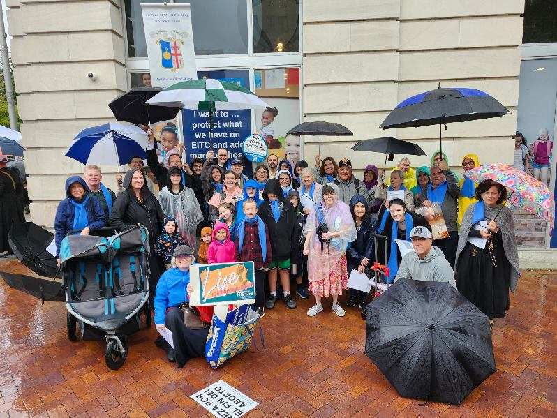 mpboj_pgh's tweet photo. A bus full of our parishioners traveled to a rainy Harrisburg today to take part in the Pennsylvania March for Life. #PaMarchForLife https://t.co/CyGvzxRI3r