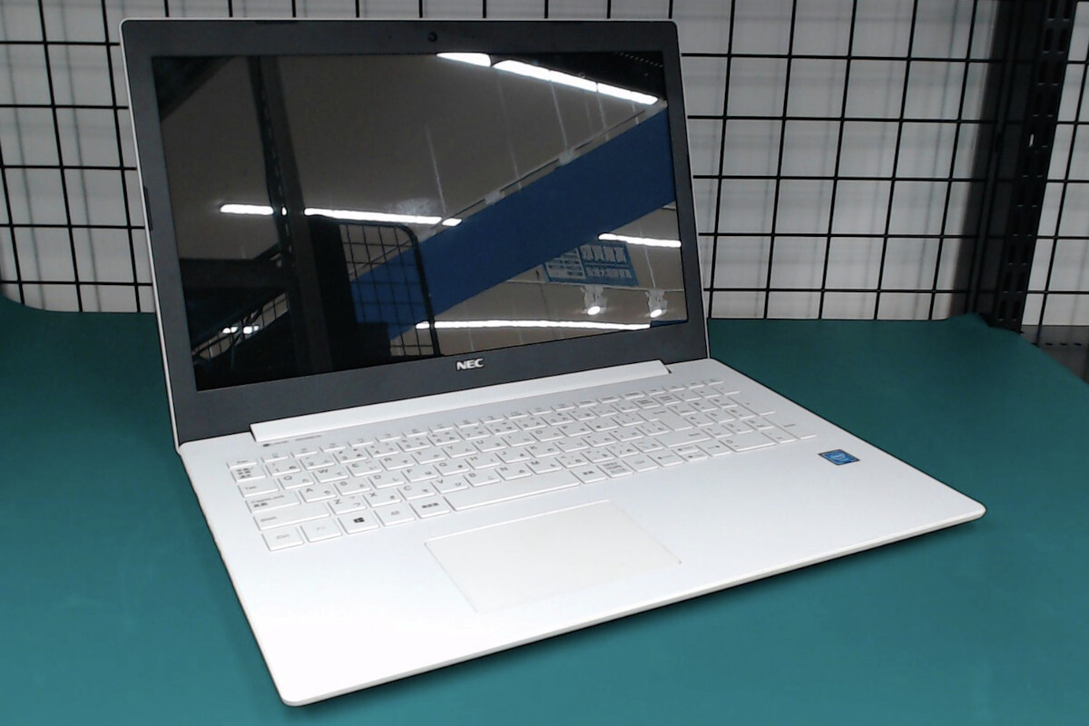 ＮＥＣ ノートパソコン　LAVIE　カームホワイト PC-NS150KAW LaVie Note Standard NEC LAVIE NS150/K PC-NS150KAW / Celeron N4000