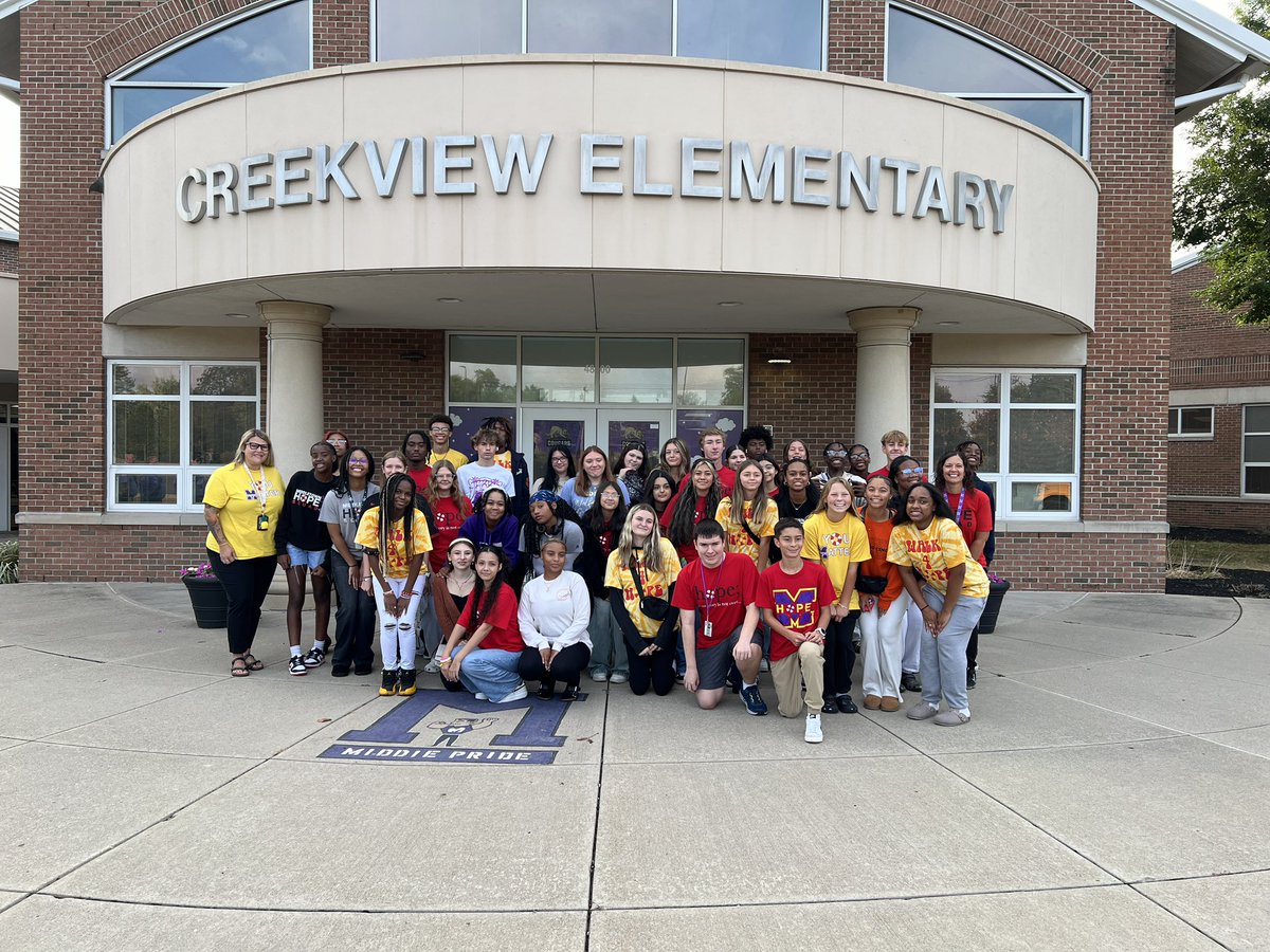 We had such a ✨FUN✨ start to our Monday at Creekview Elementary this morning to kick off their #WelcomeWeek!! Thank you for the invite!💜🛟