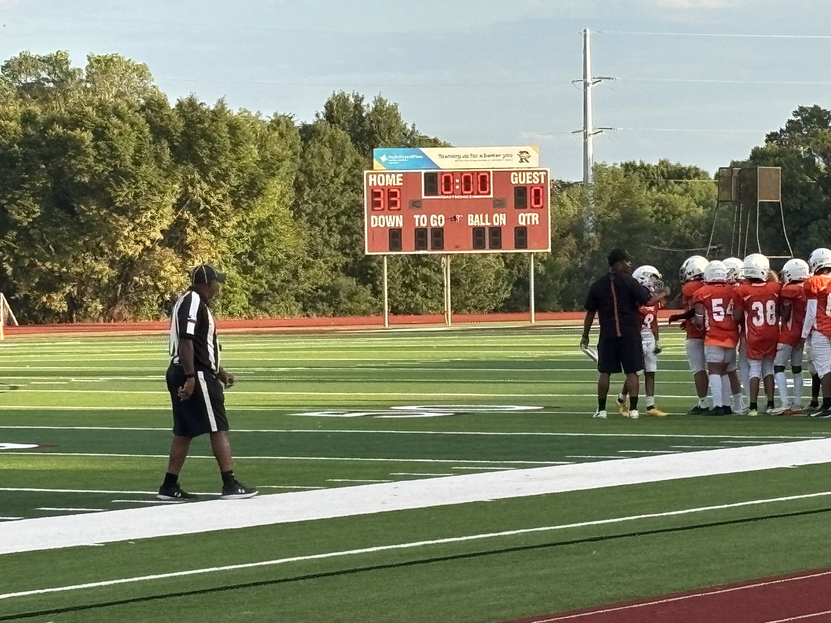 Coyle_Cougars's tweet photo. Way to clean up the score board! Coyle Football 7th grade Final score against the @Bussey_Owlets. 33 to 0! Go Cougars! @gisdnews https://t.co/qiWg5ObUrv