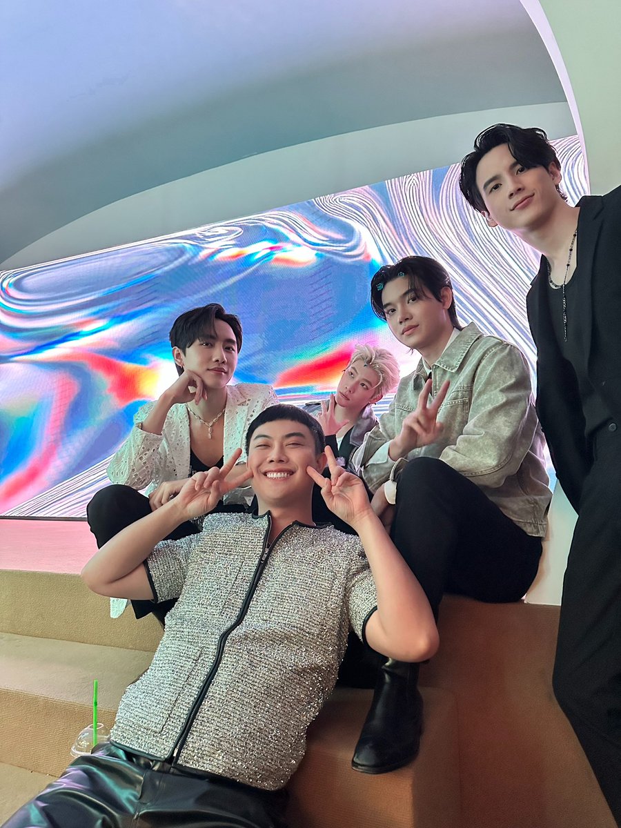 นี่เป้ยไงคนที่สวยๆอ่ะ tweet media