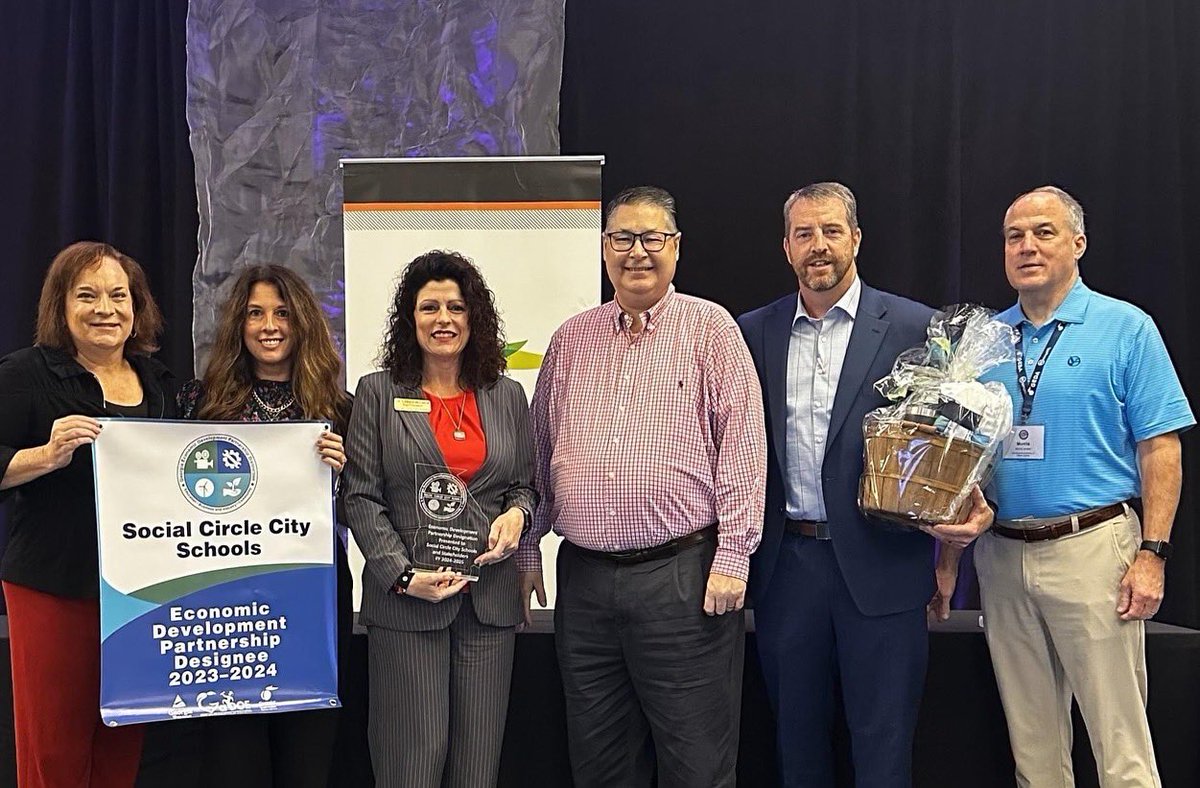SCCschools's tweet photo. We are proud to share SCCS has been recognized with the EDP Designation by @georgiadeptofed ! This showcases our dedication to advancing CTAE initiatives. Kudos to @SCCS_CTAE , led by CTAE Director, Mr. Robinson, for their commitment to preparing students for success!
#SCCSallin https://t.co/fM8s4foLuQ