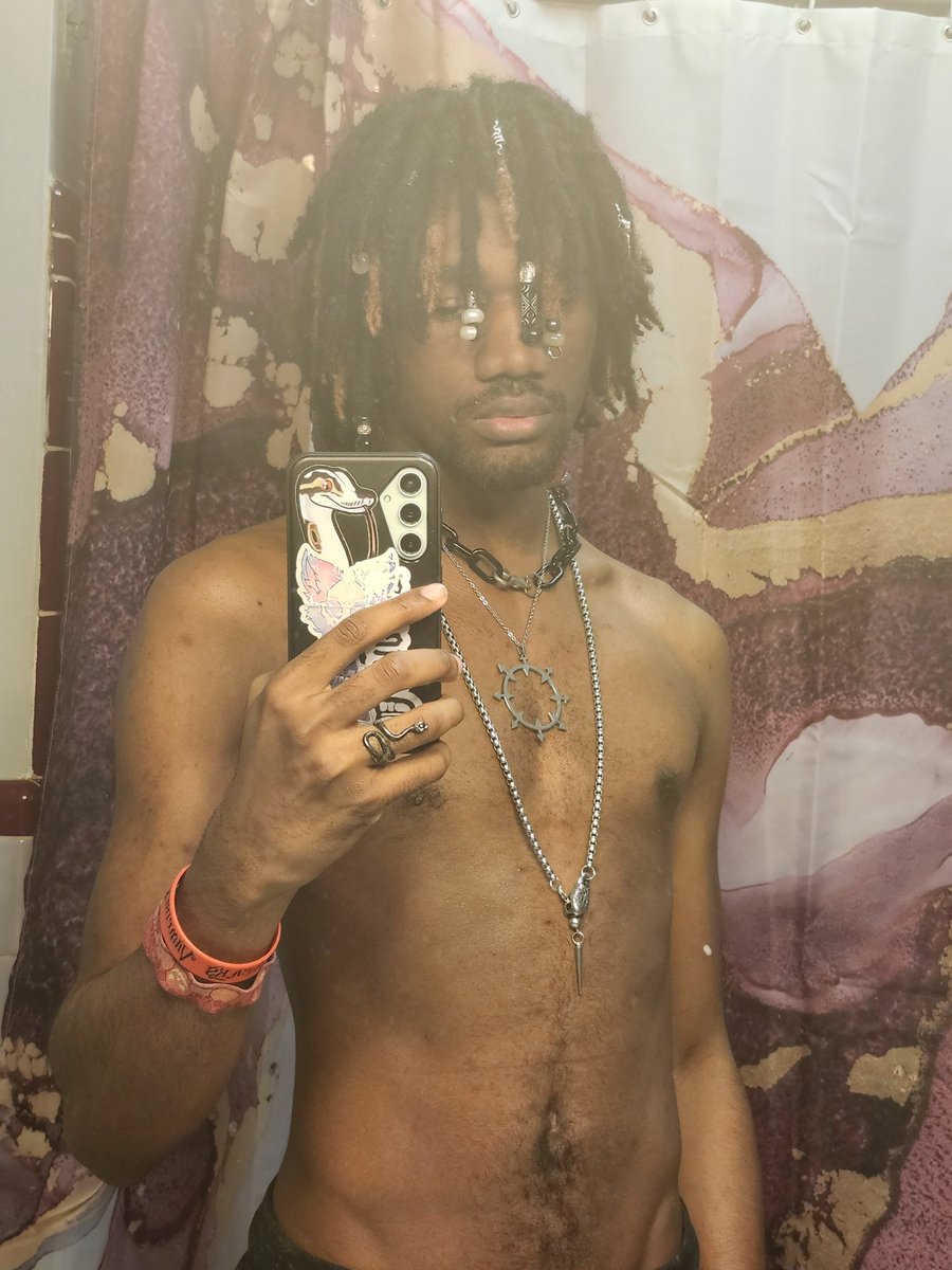 Single furries 

Sona is irl 🐍🎃