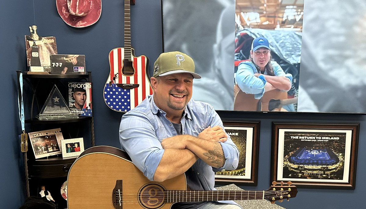 garthbrooks's tweet photo. Birthday hangover!!! Heading to Vegas!!!! love, g 

* Watch #StudioG on https://t.co/Pih3A5uNpa * https://t.co/SMooMWiLhs
