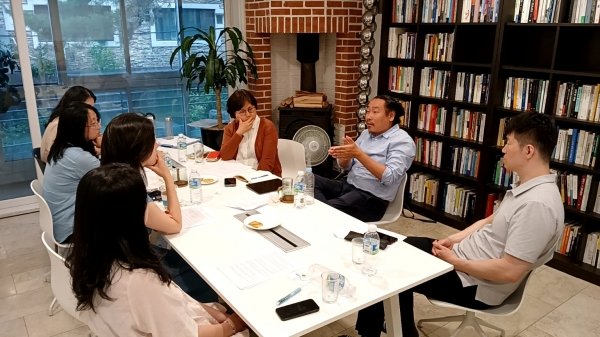 교수신문, a South Korean Higher-Ed Magazine, published an article interviewing the Chosŏn History Society about the current status of overseas Korean Studies. Read the article: kyosu.net/news/articleVi…