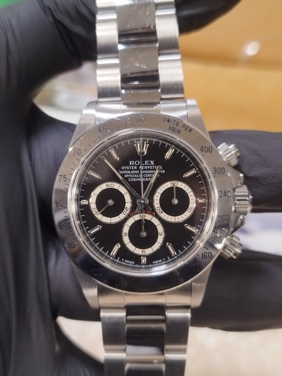 PrevalMagazine's tweet image. 16520✨️名機エルプリメロ搭載と言う事で人気ですが、単にその仕様だけでなく、なんか何周もして一番カッコ良く見えてくきたこの頃の鼻メガネです。
5桁品番の買取も頑張ってます、プレミアバリュー一括査定🧐本日もはりきって営業です🎊
#ロレックスマラソン　#デイトナ　#銀座　#買取